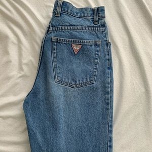 Vintage high rise long Guess mom jeans.